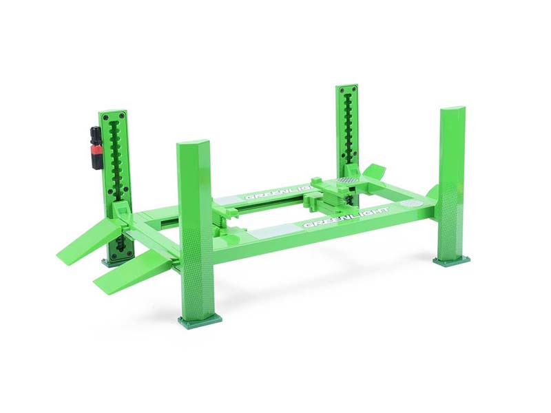 PRE-ORDER Greenlight Four-Post Lift Diecast 1:18 Scale Model - Greenlight 13712