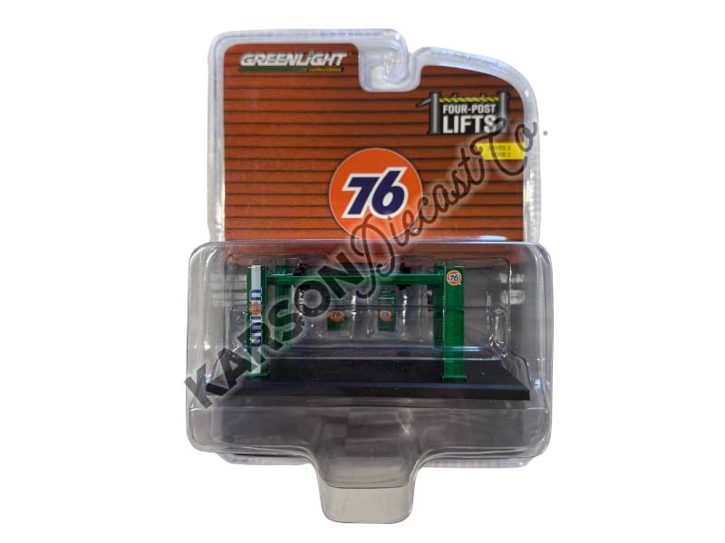 CHASE Auto Body Shop Union 76 (Four-Post Lifts Series 2) 1:64 Scale Model Accessories - Greenlight 16120C