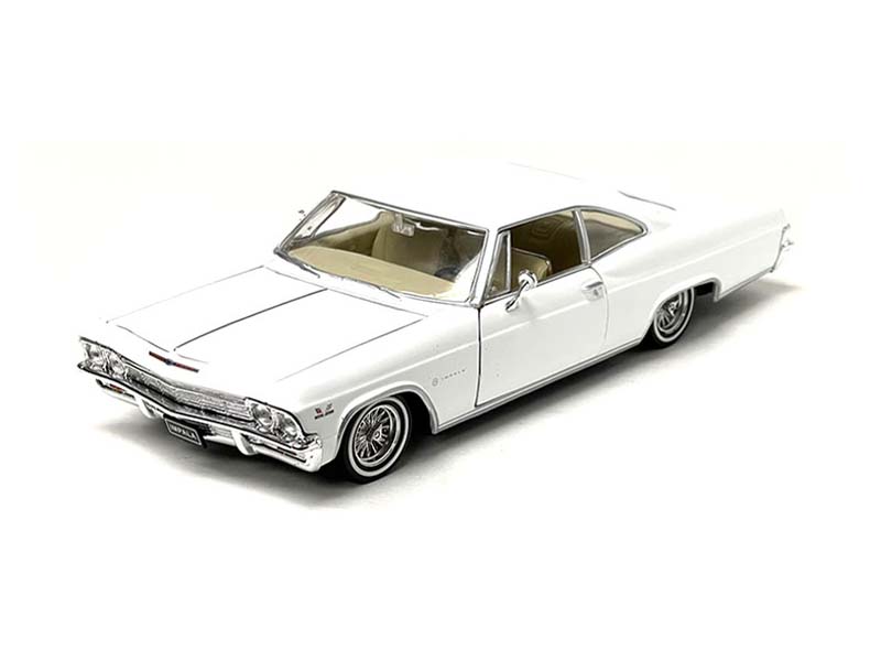 1965 Chevrolet Impala SS 396 Hard Top - White (Low Rider Collection) Diecast 1:24 Scale Model - Welly 22417LRWH