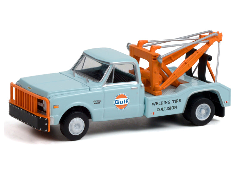 1969 Chevrolet C-30 Dually Wrecker Tow Truck - Gulf Oil Welding Tire Collision Diecast 1:64 Model - Greenlight 30275