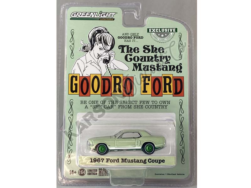 CHASE 1967 Ford Mustang Coupe - She Country Special Limelite Green (Hobby Exclusive) Diecast 1:64 Scale Model - Greenlight 30353