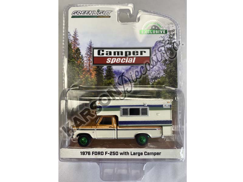 CHASE 1976 Ford F-250 Camper Special - Nectarine Poly and Wimbledon White Deluxe Tu-Tone (Hobby Exclusive) Diecast 1:64 Scale Model - Greenlight 30406