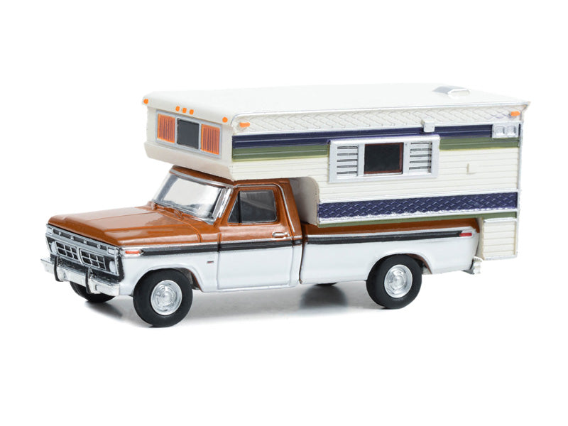 CHASE 1976 Ford F-250 Camper Special - Nectarine Poly and Wimbledon White Deluxe Tu-Tone (Hobby Exclusive) Diecast 1:64 Scale Model - Greenlight 30406