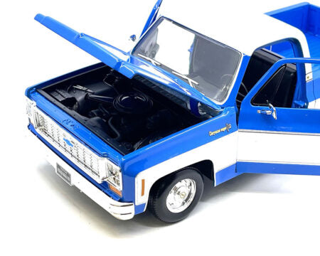 1974 Chevrolet C10 Cheyenne Super – Blue White Two Tone Diecast 1:18 Scale Model - Maisto 31467BL