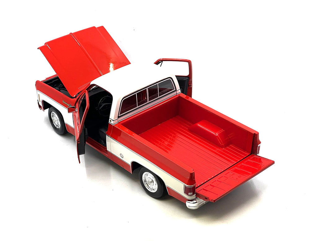1974 Chevrolet C10 Cheyenne Super – Red White Two Tone Diecast 1:18 Scale Model - Maisto 31467RD