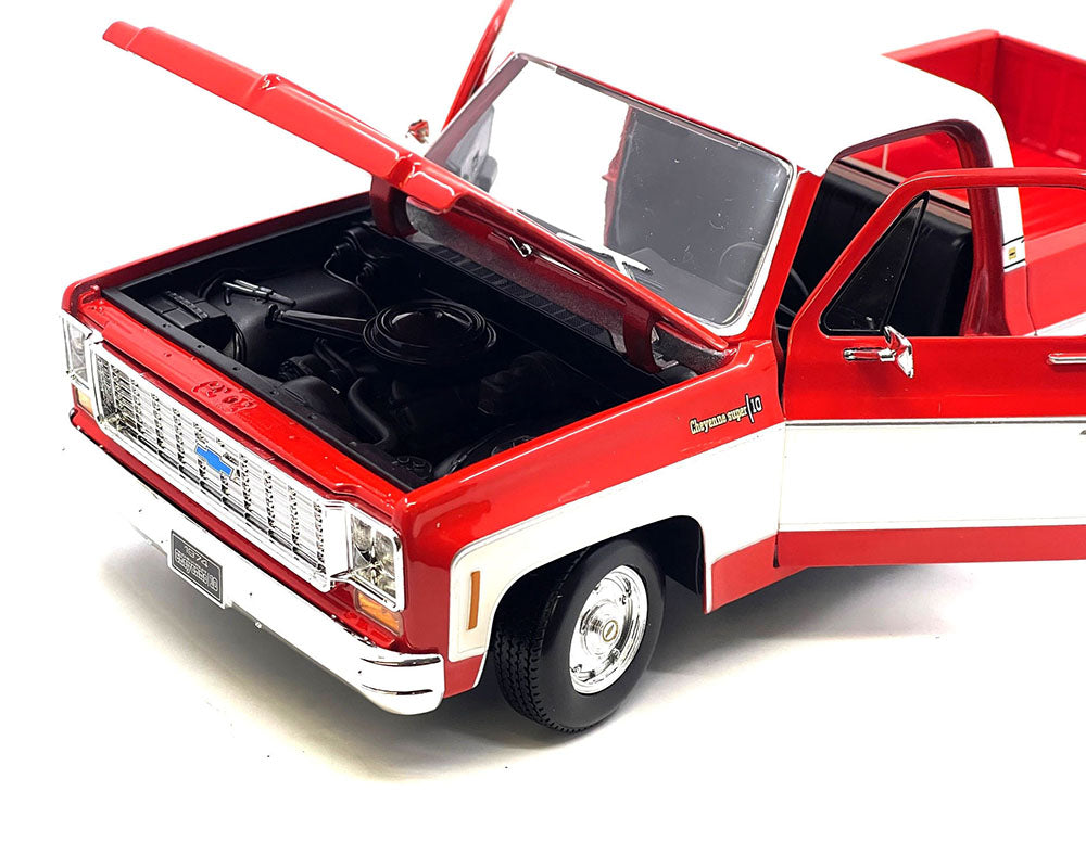 1974 Chevrolet C10 Cheyenne Super – Red White Two Tone Diecast 1:18 Scale Model - Maisto 31467RD