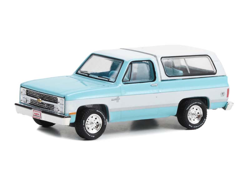 CHASE 1984 Chevrolet K5 Blazer Custom - Blue and White (Barrett-Jackson Scottsdale Edition) Series 11 Diecast 1:64 Scale Model - Greenlight 37270D