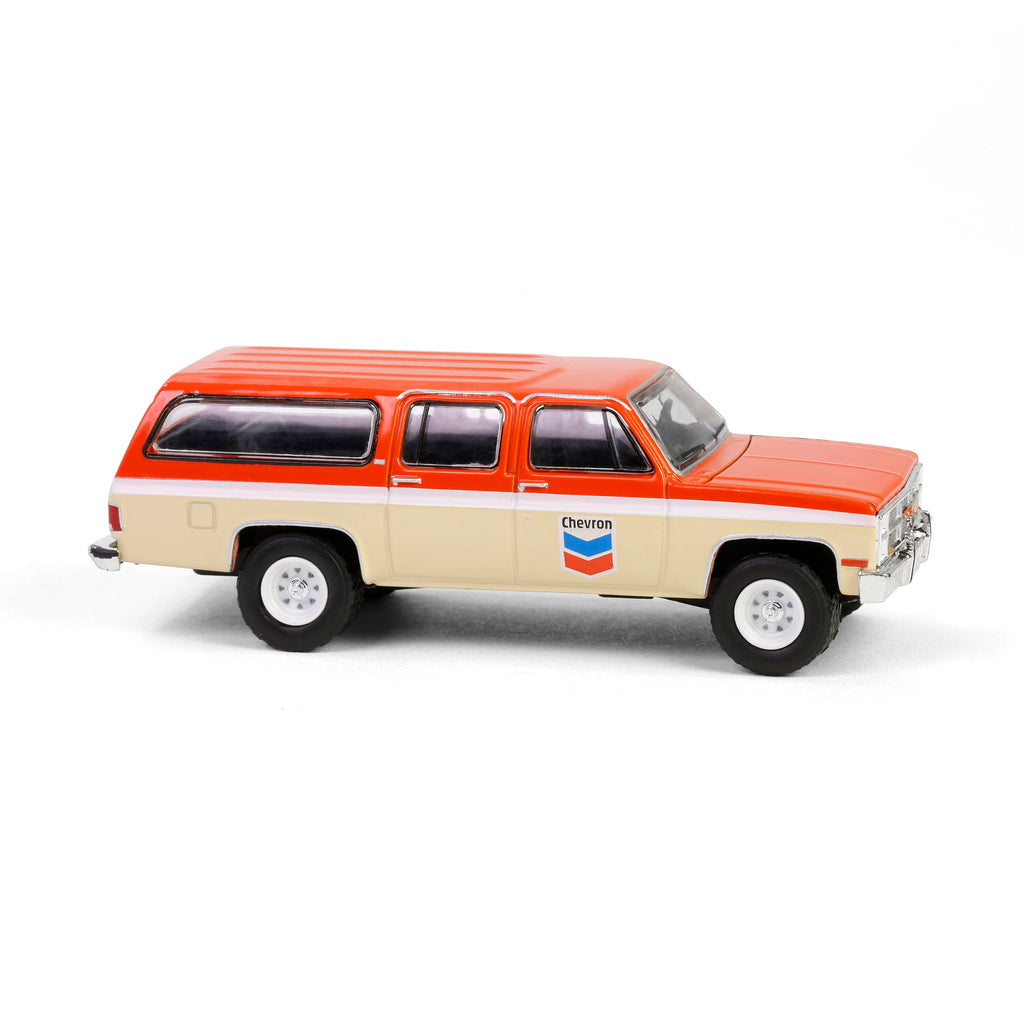 CHROME CHASE 1988 GMC Suburban Sierra Classic C10 (Chevron Special Edition Series 1) Diecast 1:64 Scale Model - Greenlight 41175D