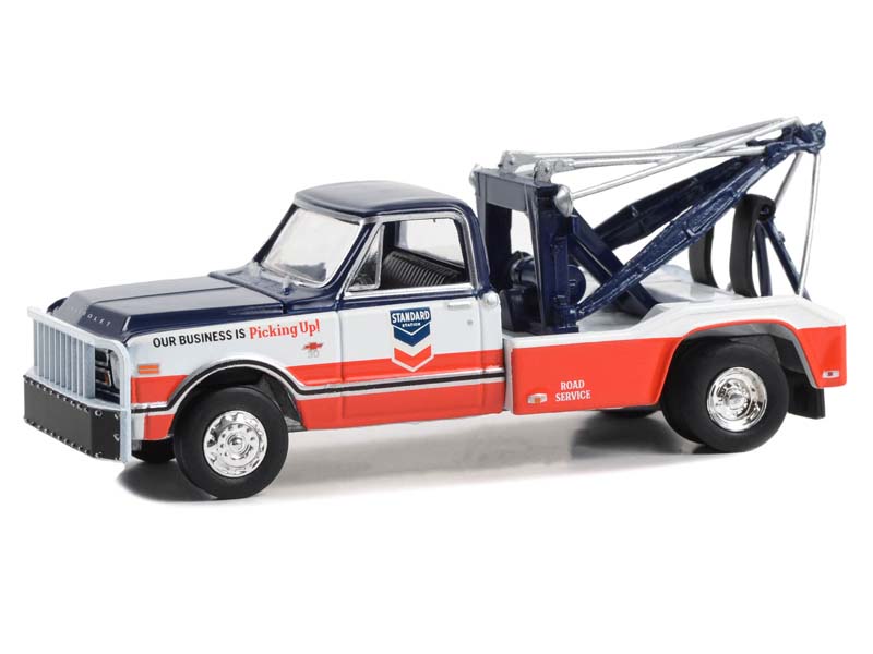 1968 Chevrolet C-30 Dually Wrecker - Standard Oil Road Service (Dually Drivers) Series 13 Diecast 1:64 Scale Model - Greenlight 46130A