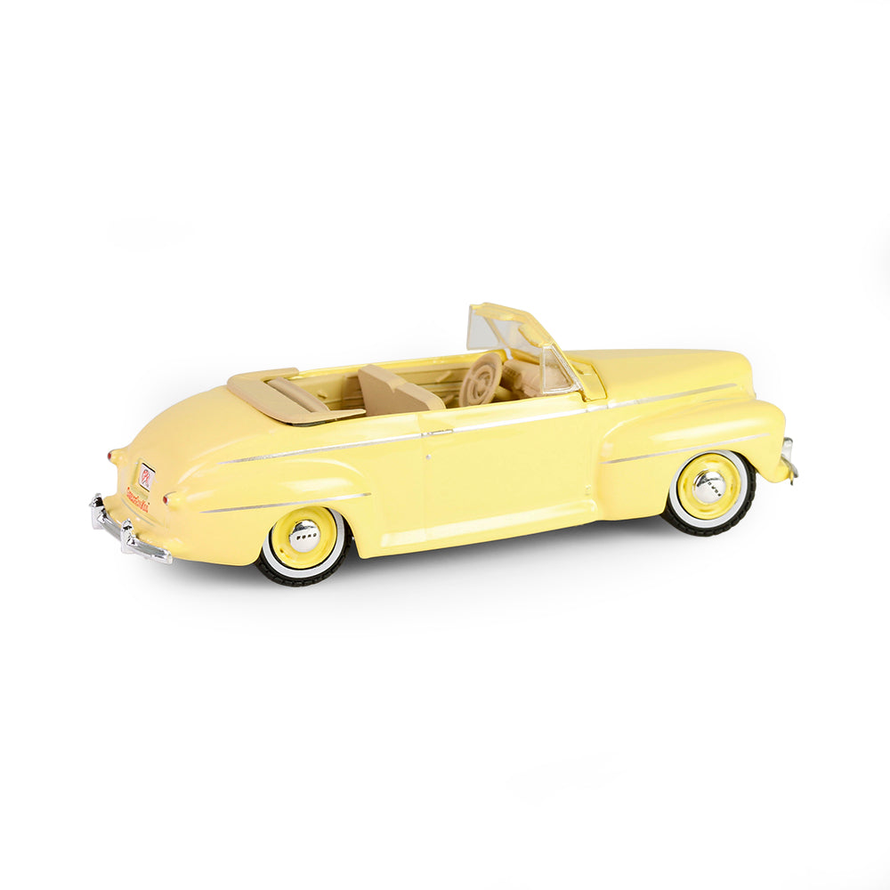 1947 Ford Super De Luxe Convertible Club Coupe - Karate Kit (Garbage Pail Kids Series 7) Diecast 1:64 Scale Model - Greenlight 54110A
