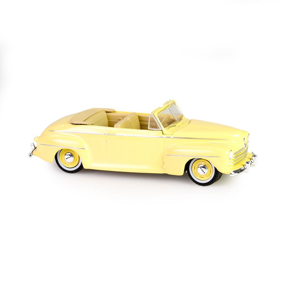 1947 Ford Super De Luxe Convertible Club Coupe - Karate Kit (Garbage Pail Kids Series 7) Diecast 1:64 Scale Model - Greenlight 54110A