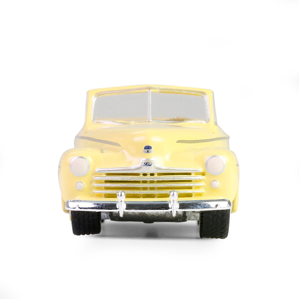 1947 Ford Super De Luxe Convertible Club Coupe - Karate Kit (Garbage Pail Kids Series 7) Diecast 1:64 Scale Model - Greenlight 54110A