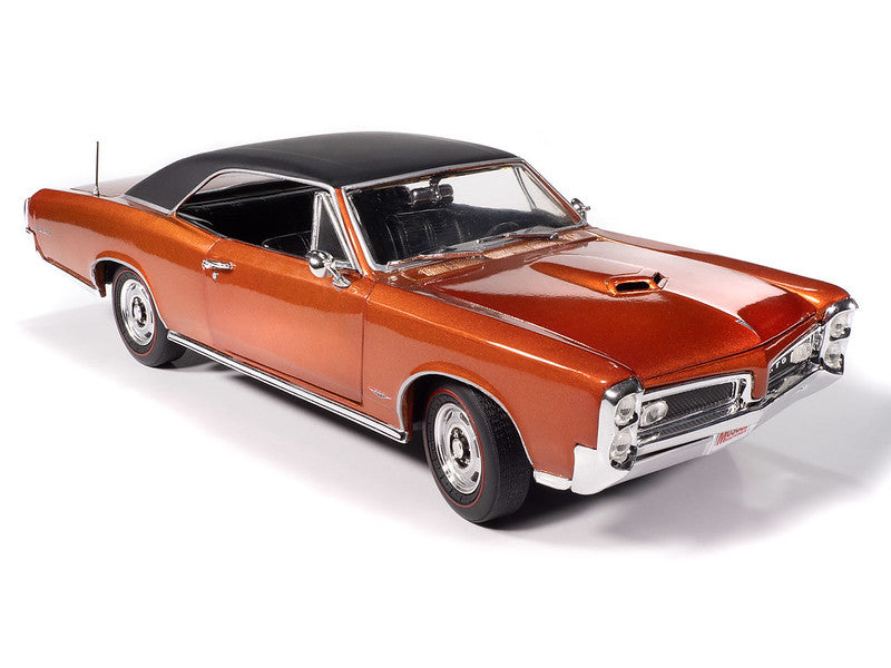 1966 Pontiac GTO Hardtop Hemmings Muscle Machines Diecast 1:18 Scale Models - Auto World AMM1346