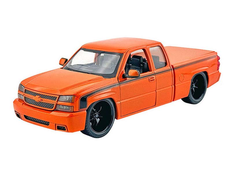 2006 Chevrolet Silverado Extended Cab Custom – Metallic Orange Diecast 1:25 Scale Model - Motormax 79039MOR