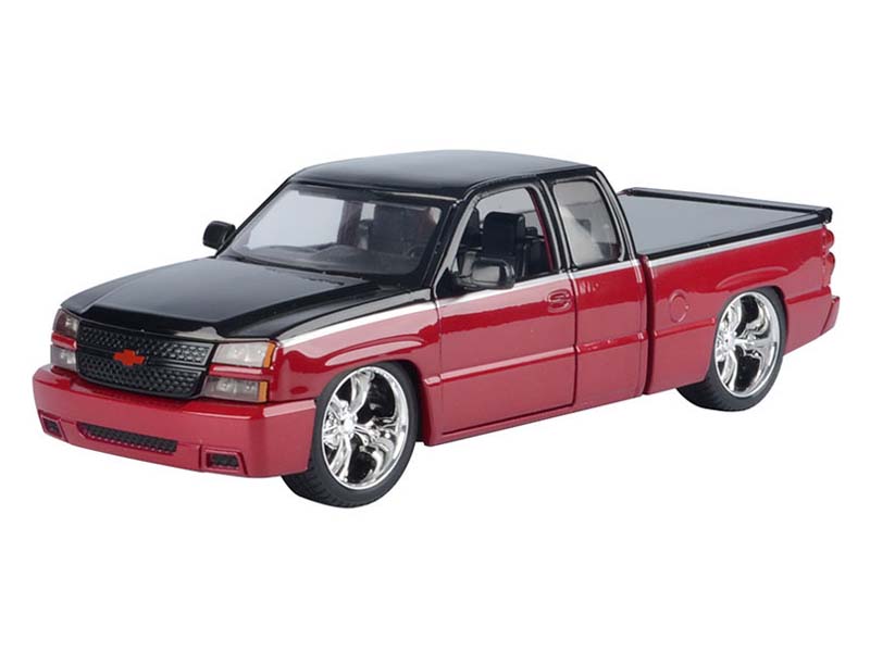 2006 Chevrolet Silverado Extended Cab Custom – Red w/ Black Two-Tone Diecast 1:25 Scale Model - Motormax 79039RDBK