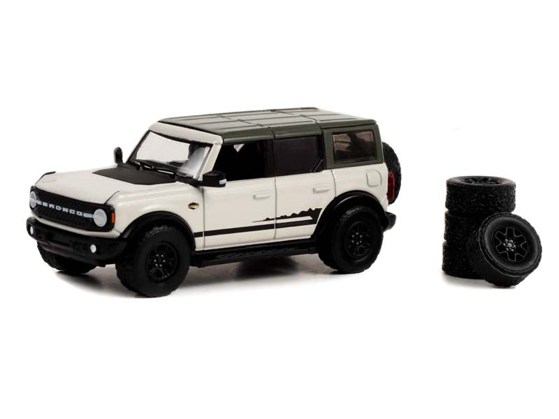CHASE 2021 Ford Bronco Wildtrak w/ Spare Tires (The Hobby Shop) Series 14 Diecast 1:64 Scale Model - Greenlight 97140E
