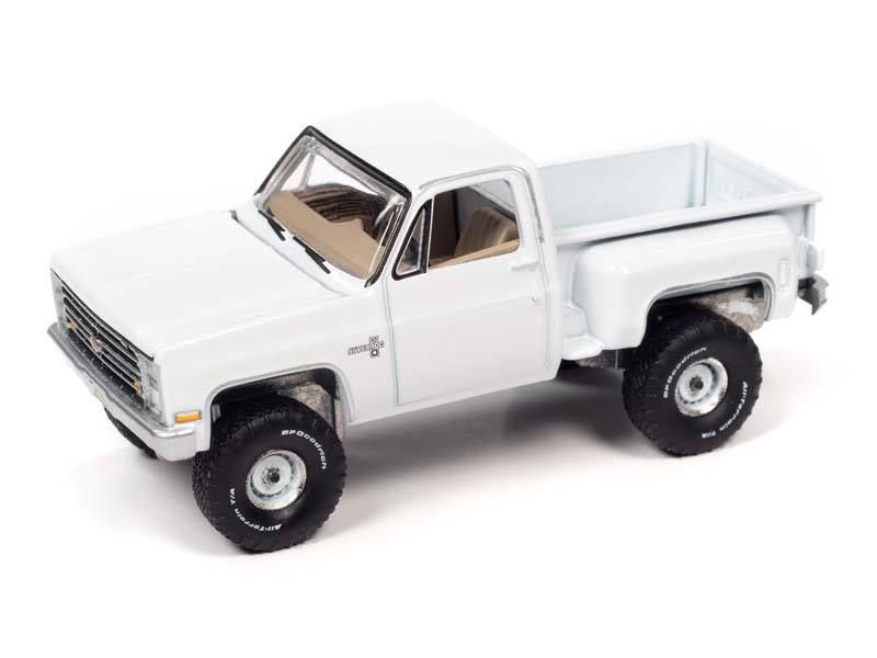 CHASE 1986 Chevrolet Silverado Step Side 4×4 - Gloss White (Premium 2022 Release 1B) Diecast 1:64 Scale Model - Auto World AW64352B