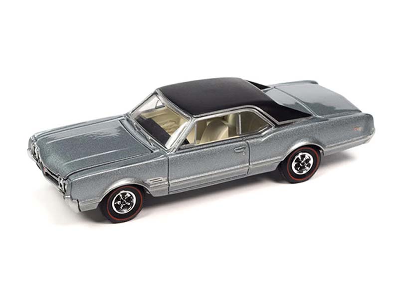 1966 Oldsmobile 442 – Silver Mist Poly (Premium 2023 Release 2 Version B) Diecast 1:64 Scale Model - Auto World 64402B