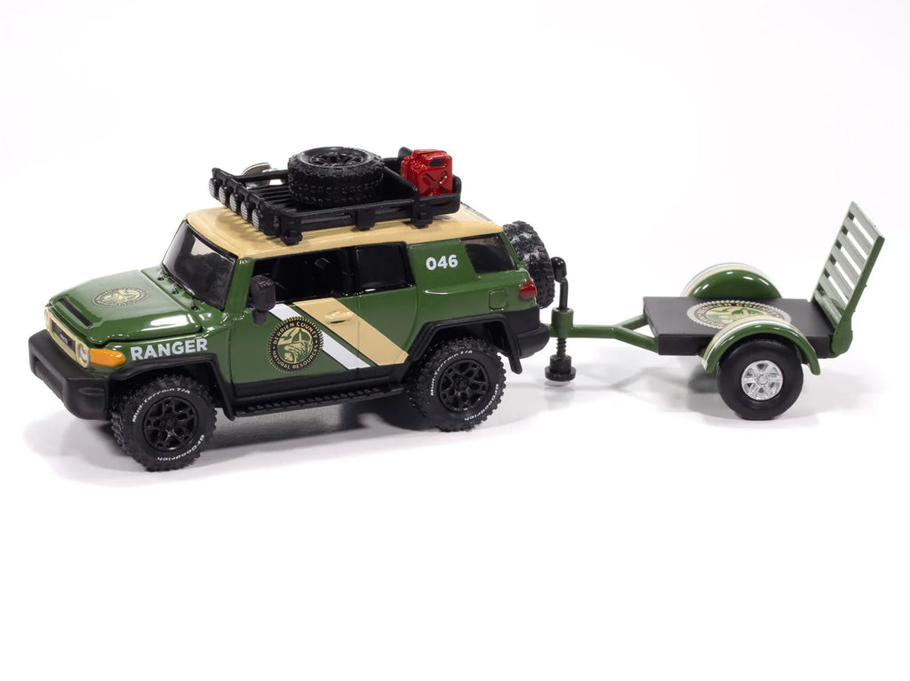 CHASE 2014 Toyota FJ Cruiser w/ Small Open Trailer (Tow and Go) Diecast 1:64 Scale Model - Johnny Lightning JLBT022
