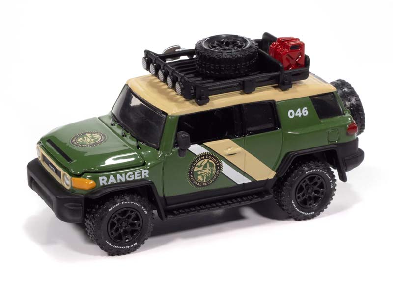 2014 Toyota FJ Cruiser w/ Small Open Trailer (Tow and Go) Diecast 1:64 Scale Model - Johnny Lightning JLBT022