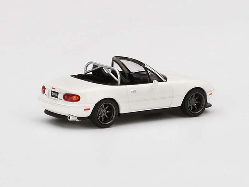 CHASE Mazda Miata MX-5 (NA) Tuned Version Classic White (Mini GT) Diecast 1:64 Scale Model Car - TSM MGT00304