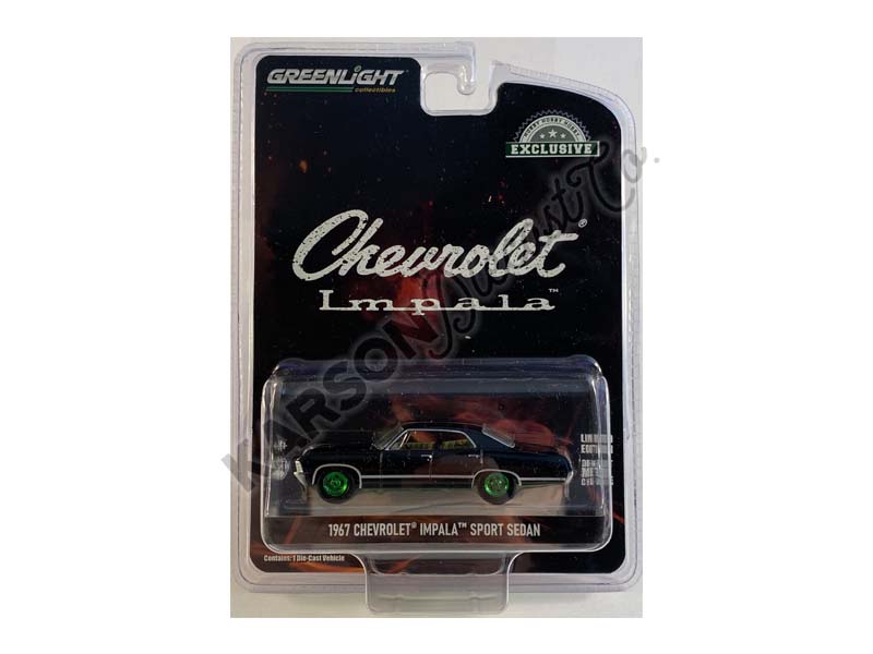 CHASE 1967 Chevrolet Impala Sport Sedan Tuxedo Black (Hobby Exclusive) Diecast 1:64 Scale Model Car - Greenlight 30333