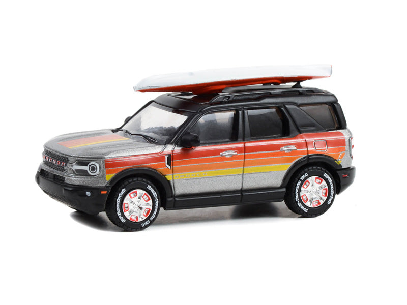 PRE-ORDER 2022 Ford Bronco Sport Outer Banks - Free Wheelin' Bronco Sport w/ Rooftop Kayak (Hobby Exclusive) Diecast 1:64 Scale Model - Greenlight 30417