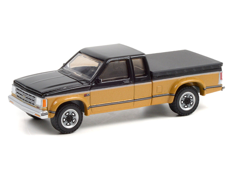CHASE 1990 Chevrolet S10 w/ Tonneau Cover - (Blue Collar) Series 9 Diecast 1:64 Scale Model - Greenlight 35200E