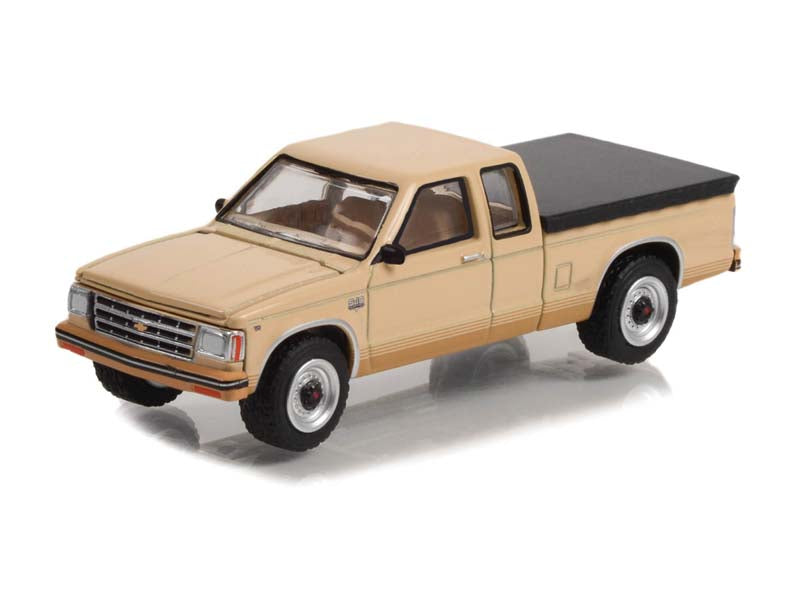 1983 Chevrolet S-10 Durango w/ Bed Cover (Blue Collar Collection) Series 11 Diecast 1:64 Scale Model - Greenlight 35240C