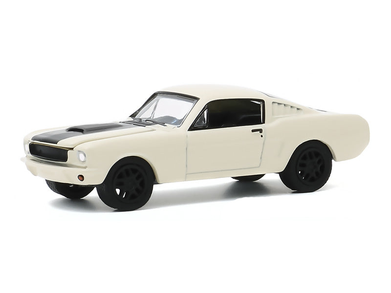 Diecast model cars Ford Mustang 1967 1/18 Greenlight Coupe beige