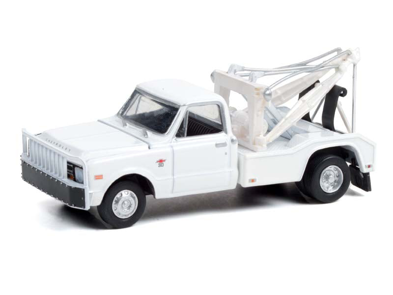 1968 Chevrolet C-30 Dually Wrecker - White (Dually Drivers) Series 7 Diecast 1:64 Model Cars - Greenlight 46070A